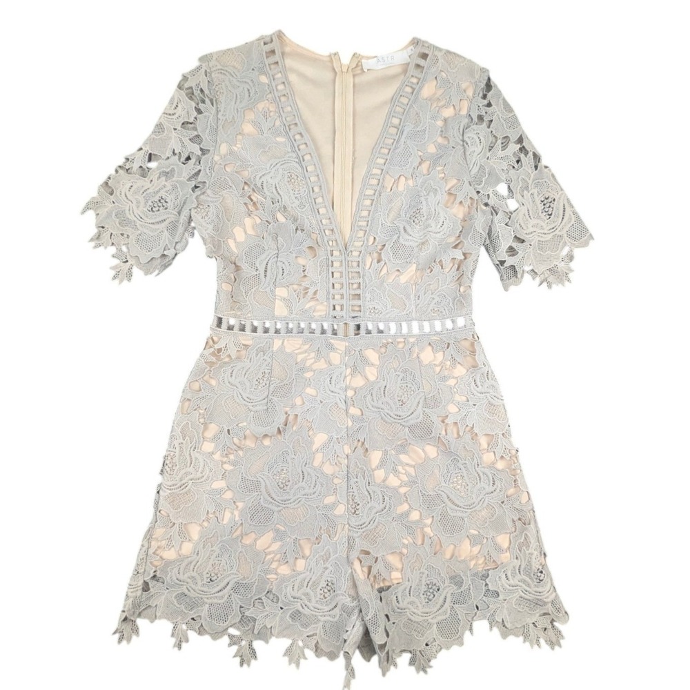 ASTR The Label Floral Lace Romper Grey Size M Short Sleeve V-Neck Boho Fairy